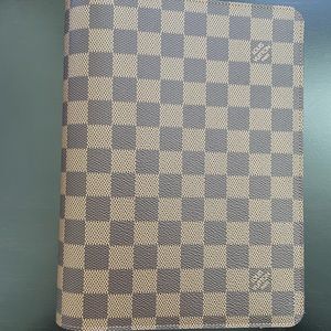 ❌ sold on fb marketplace ❌ Louis Vuitton Desk Agenda